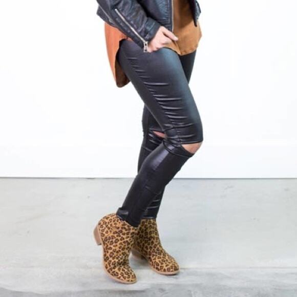 NWOT GYPSY WARRIOR Legging Slit Knee Shiny Faux Leather Vegan Extra Small NWT - Picture 1 of 12